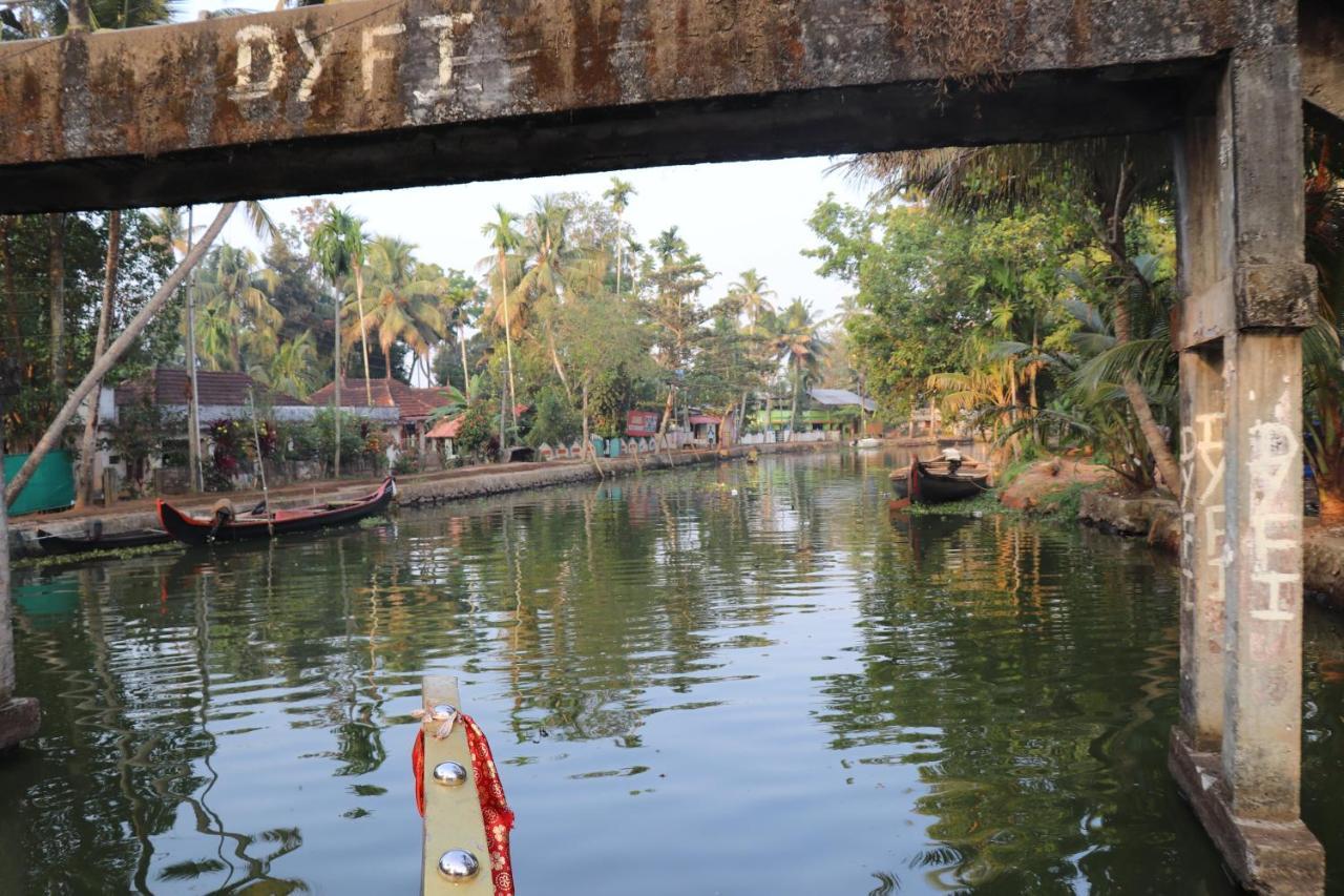 Alappuzha Sreekrishna Houseboat C/O Sreekrishna Ayurveda Panchakarma Centre酒店 外观 照片