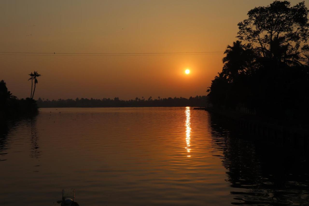 Alappuzha Sreekrishna Houseboat C/O Sreekrishna Ayurveda Panchakarma Centre酒店 外观 照片